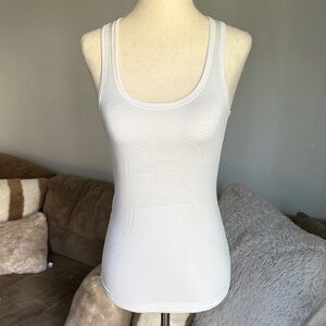 Lululemon Classic White Ribbed Tank Top - Women - unsure of size